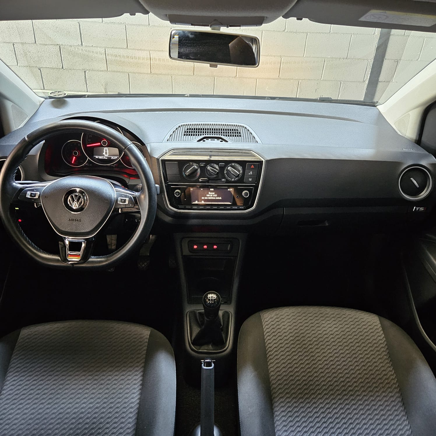 VW UP! 1.0 12v TSI MOVE - Image 10